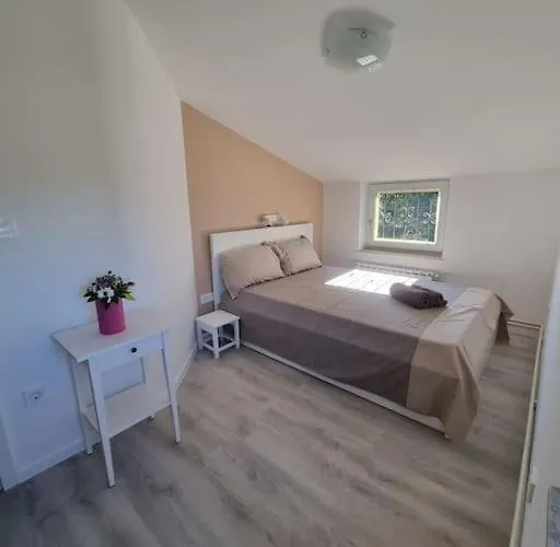 Alexandra Villa *